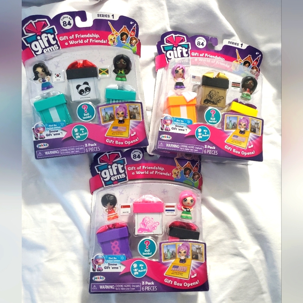 : Jakks Gift Ems 3 pks Dolls Figure Gift Boxes Lot Accessories Toy Lot